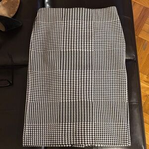 Ann Taylor Black and White Houndstooth Pencil Skirt